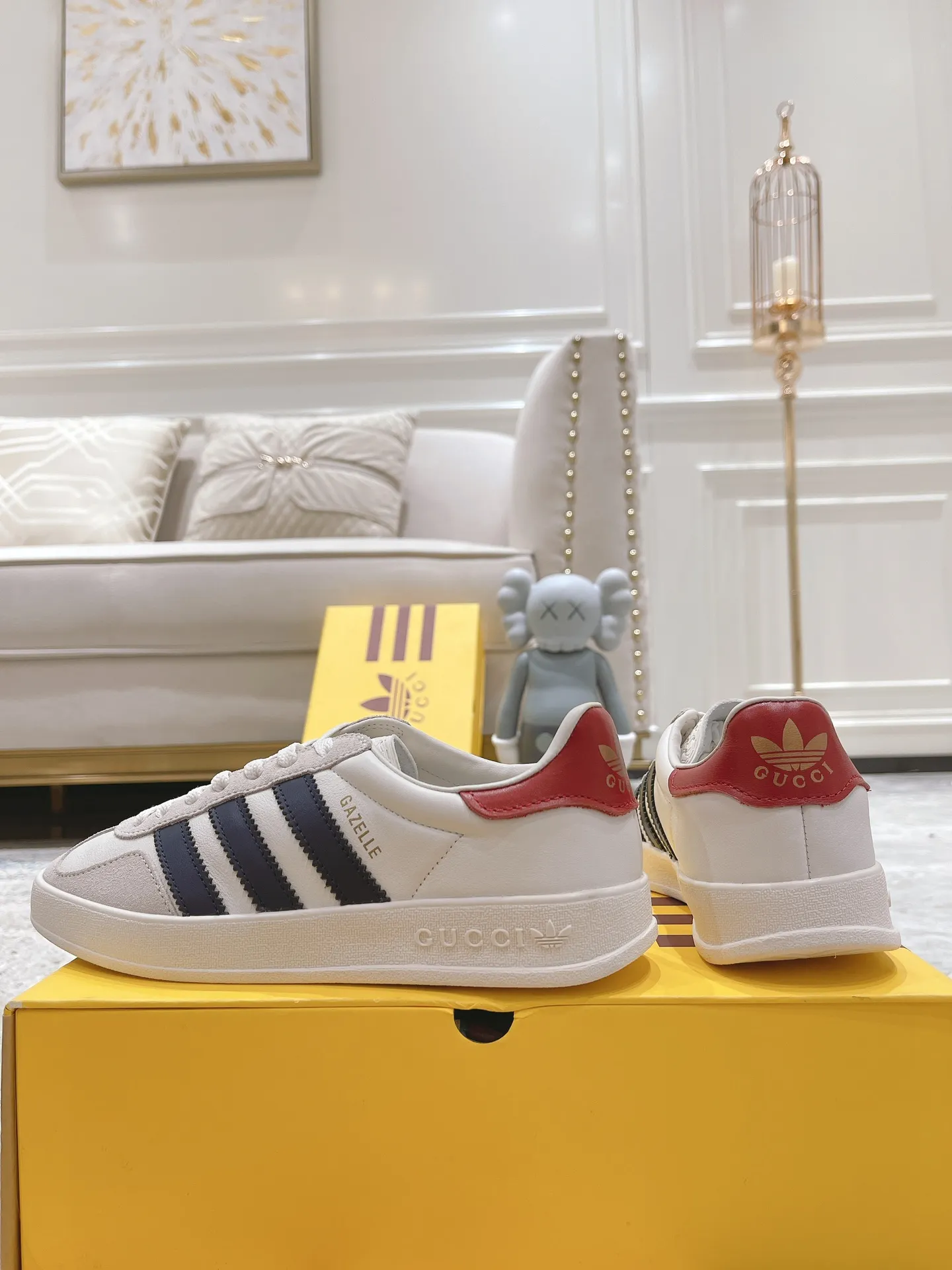 👟👟Ex-factory price 480👟👟 Gucci Adida S Gucci clover co-branded Italian 2022 Fashion Week catwalk model Dexun shoes casual shoes exclusive first release #Correct splicing co-branded shoe box with shoelaces included Synchronous counter #Gucci/Adida splicing cloth dust bag #Integration of two luxury brand elements T👟👟Ex-factory price U soft bottom The original version is the same. Size: 35-40 for women and 39-45 for men.